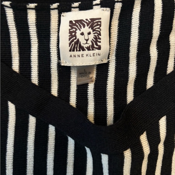 NWOT Anne Klein sweater in size Large - Picture 2 of 3